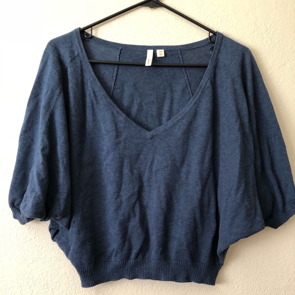 Navy blue Frenchi vneck slightly cropped top
